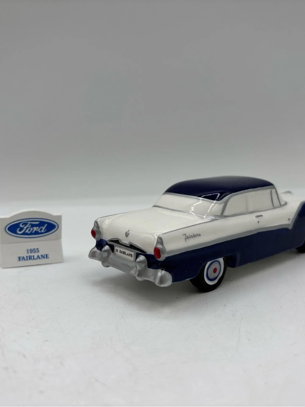 Department 56 1998 Vintage Original Snow Village 1955 Ford Fairlane 56.54950 EUC